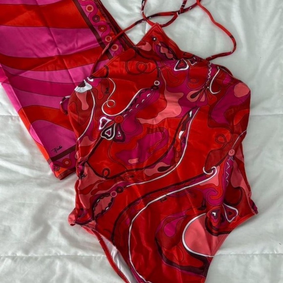 Bathing suit - Picture 1 of 1